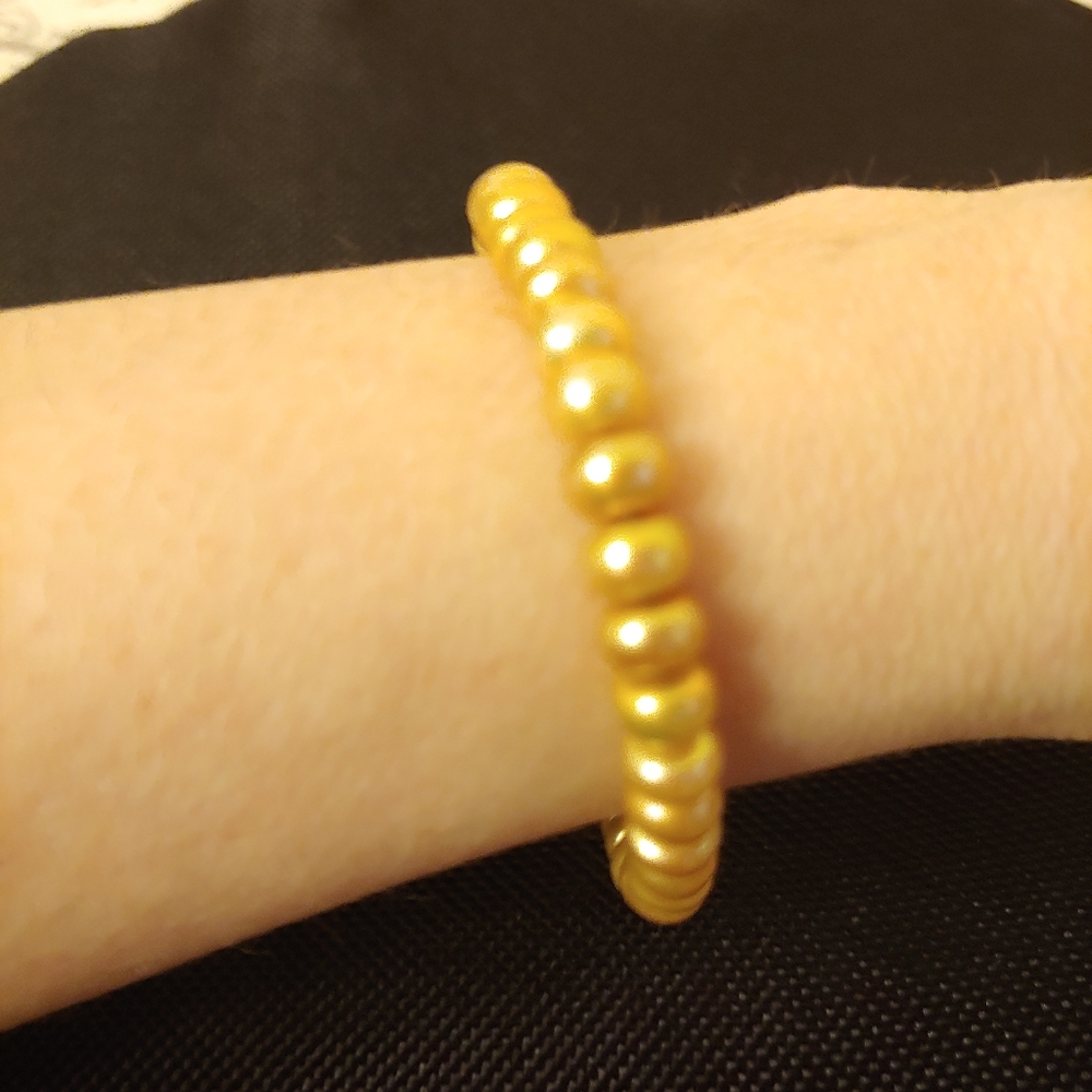 Golden Freshwater Pearl Stretch Bracelet - Picture 3 of 3
